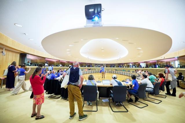 View of visitors in the Schuman room