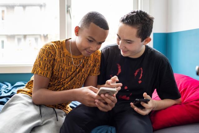 La Commission prend des mesures supplémentaires pour promouvoir un environnement sûr pour les mineurs