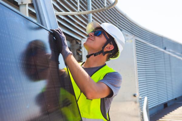 Installation of solar panels on the Berlaymont building