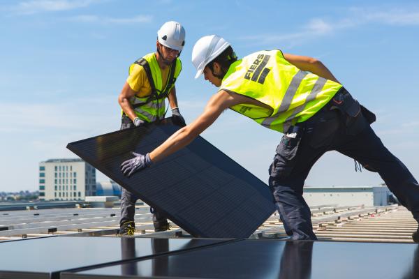 Installation of solar panels on the Berlaymont building