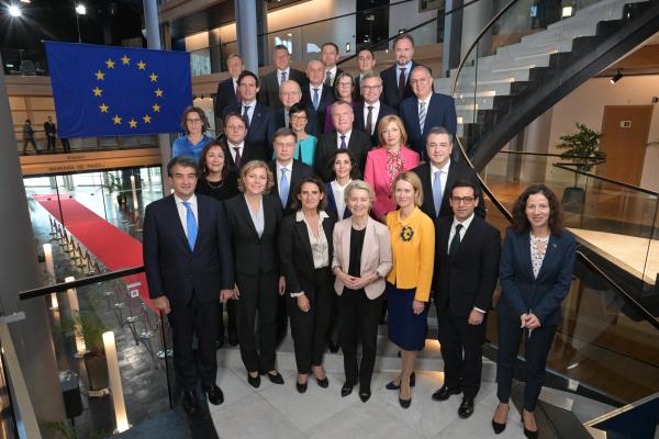 Group photo of the von der Leyen Commission