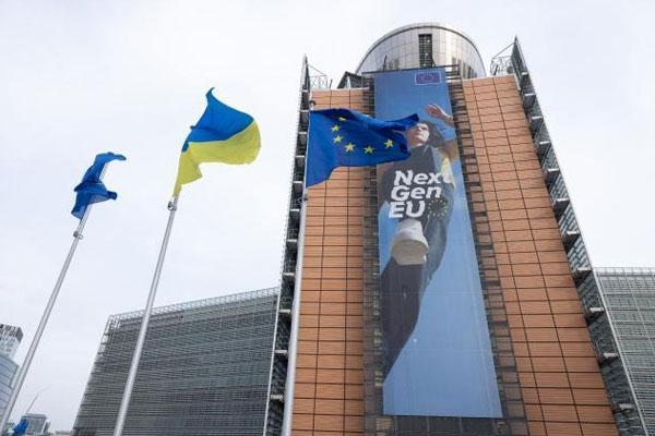 EU and Ukrainian flags raised side by side in support of Ukraine