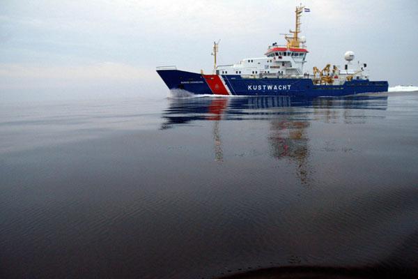 A thematic series on the coast guards, the official fisheries inspectors and fishermen's work.