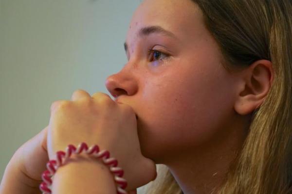 A Ukrainian refugee crying