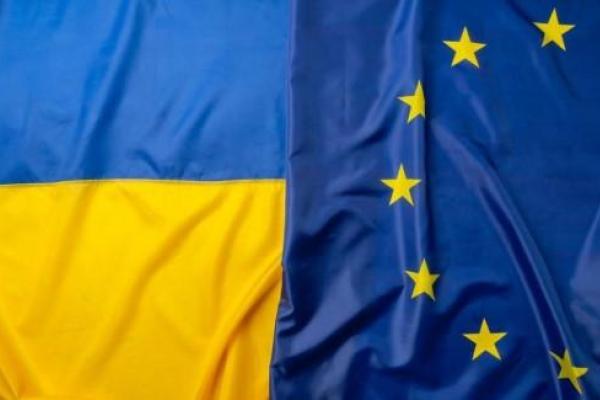 EU Ukraine flags