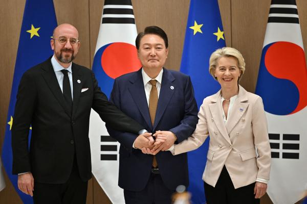 Charles Michel, Korea's President Yoon Suk Yeol and Ursula von den Leyen shake hands at EU-Korea Summit in Seoul