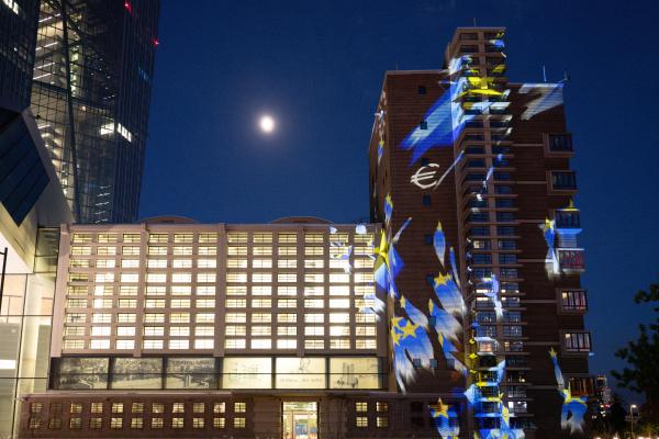 Illumination du bâtiment de la BCE à l’occasion de la Journée de l’Europe